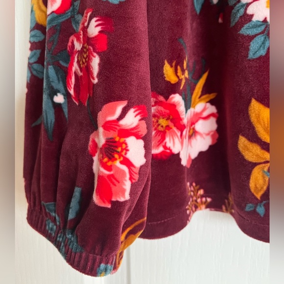 🪷LOFT Velvet Floral Round Neck Top - Picture 3 of 9